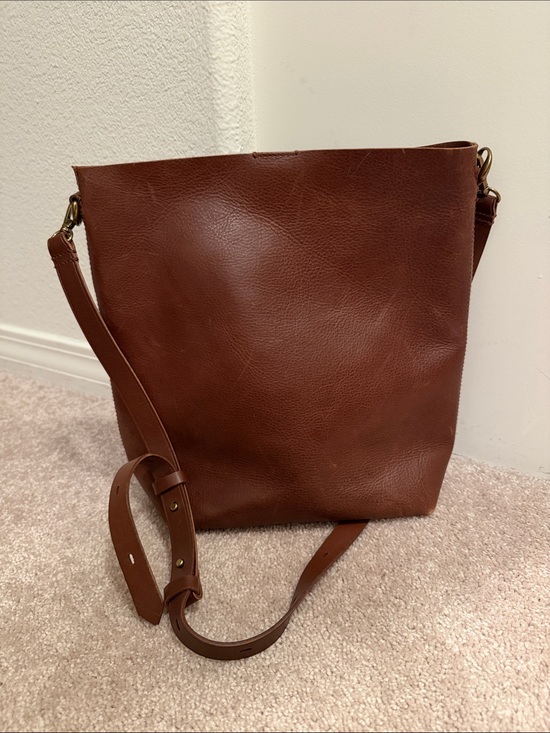 Madewell Handbags - Madewell Chestnut Brown Leather Bucket Shoulder Bag